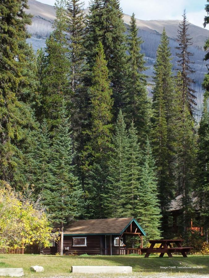 Vermillion Crossing Kootenay Park Lodge מראה חיצוני תמונה
